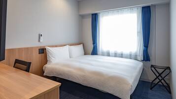 Laptop workspace, blackout curtains, iron/ironing board, free WiFi