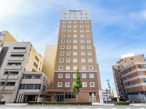 A multi-story hotel building with a sign for 'TOYOTA INN' at the top. - Toyoko Inn Hamamatsu-eki Minami-guchi (Hamamatsu)