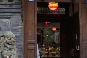 Exterior detail - Lotus Hotel (Chengdu Kuanzhai Alley People's Park) (Chengdu)