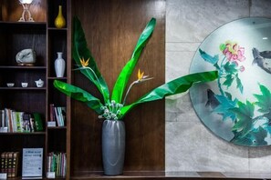 Lobby lounge - Lotus Hotel (Chengdu Kuanzhai Alley People's Park) (Chengdu)
