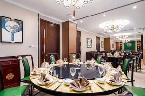 Dining - Lotus Hotel (Chengdu Kuanzhai Alley People's Park) (Chengdu)