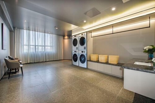 Yangjiang Jiangcheng Junyi Square Atour X Hotel