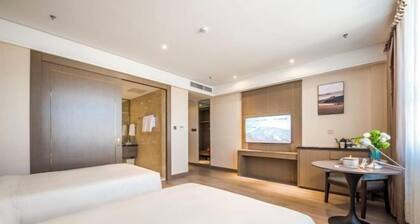 Yangjiang Jiangcheng Junyi Square Atour X Hotel