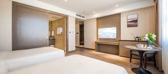 Yangjiang Jiangcheng Junyi Square Atour X Hotel