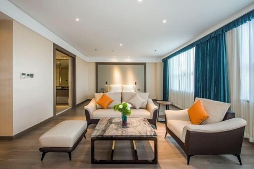 Yangjiang Jiangcheng Junyi Square Atour X Hotel