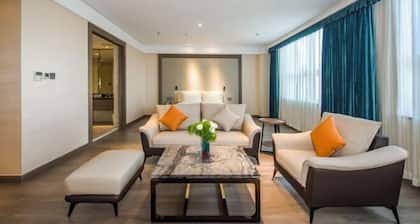 Yangjiang Jiangcheng Junyi Square Atour X Hotel