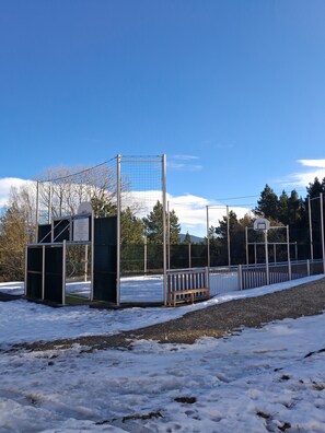 Sports court - Cosy, quiet apartment in the heart of the Capcir forest. (Puyvalador)