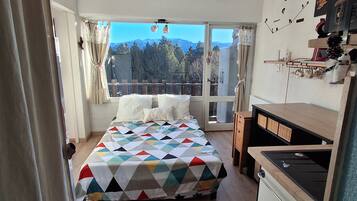 Een strijkplank/strijkijzer, rolstoeltoegang