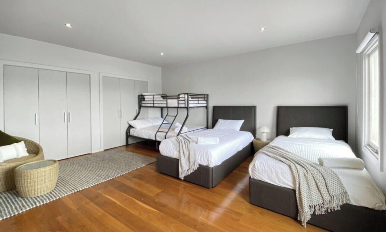 4 habitaciones, escritorio, tabla de planchar con plancha y wifi 