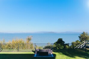 Property grounds - Panoramic Lake Views | Lakeview Retreat with Outdoor Dining (Rotorua)