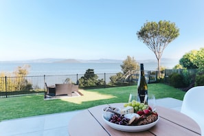 تناول الطعام بالخارج