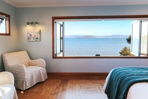 Iron/ironing board, travel crib, WiFi, bed sheets - Panoramic Lake Views | Lakeview Retreat with Outdoor Dining (Rotorua)