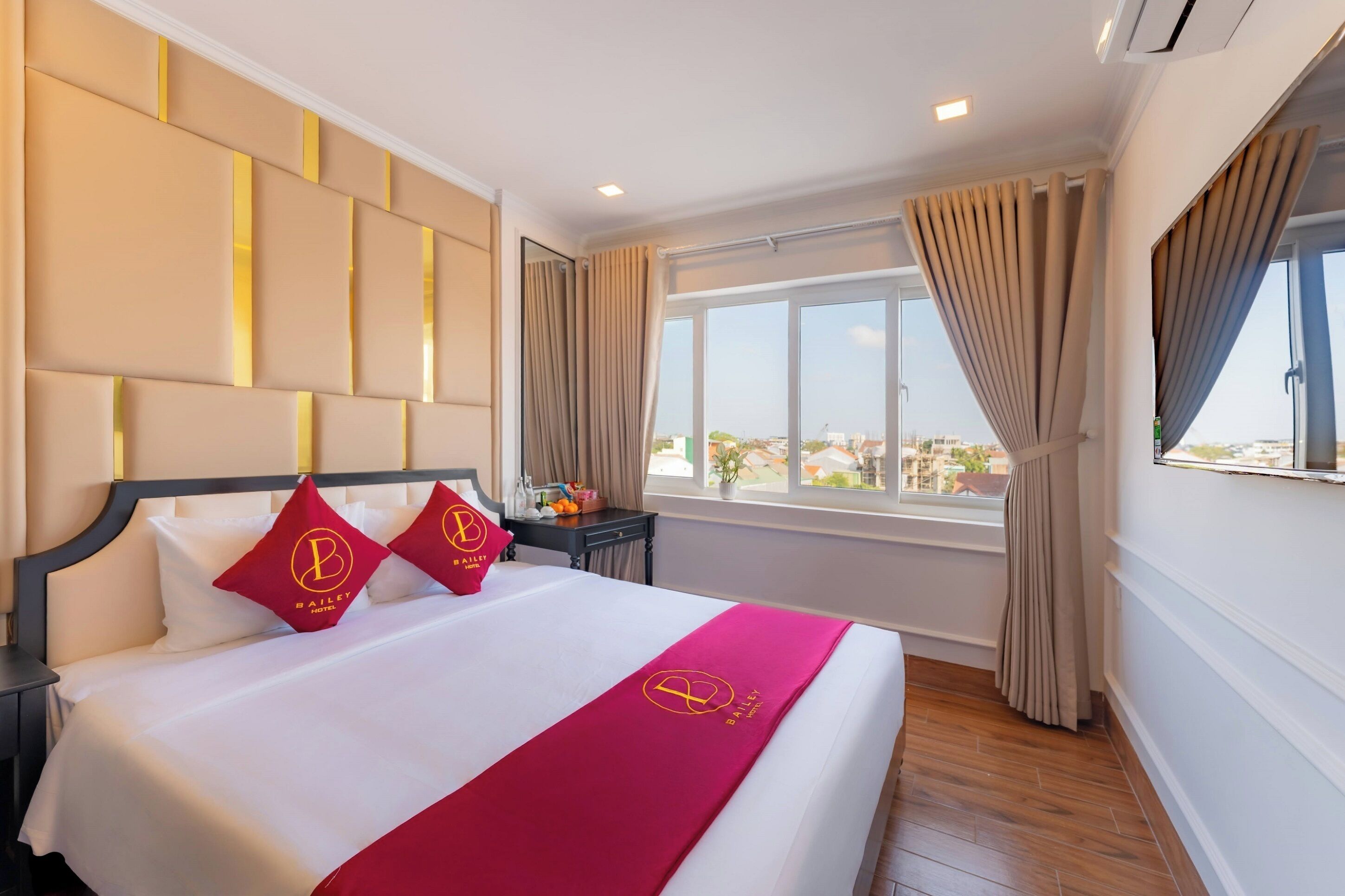 Deluxe Double Room | Premium bedding, down comforters, memory foam beds, minibar