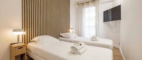 Huoneisto | 2 makuuhuonetta, kannettavalle tietokoneelle sopiva työtila