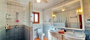 Een douche, een haardroger