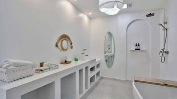 Romantic Double Room, River View | Bathroom | Free toiletries, hair dryer, bathrobes, slippers
