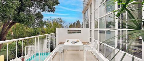 Romantisches Doppelzimmer, Flussblick | Balkon