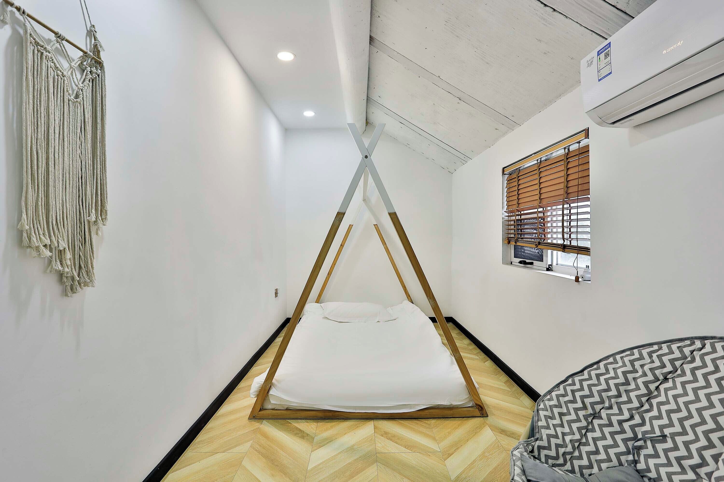 Duplex premier, vista para a piscina | Escrivaninha, espaço de trabalho para notebook, cortinas blackout