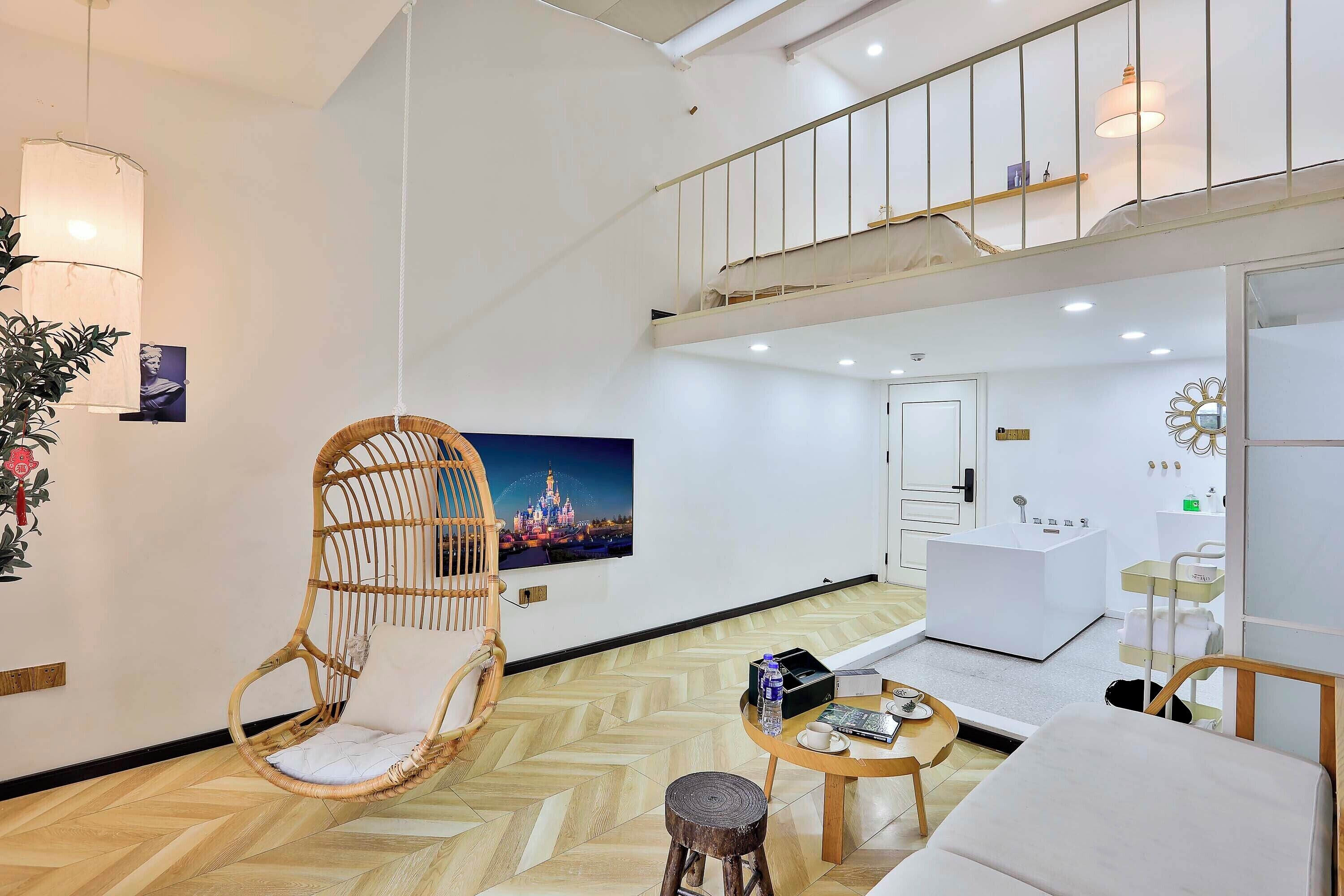 Familjeduplex - utsikt mot floden | Skrivbord, arbetsyta för laptop, mörkläggningsgardiner och gratis wi-fi