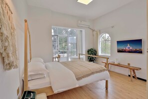 Family Duplex, River View | Living area | TV - Shanghai Yinshu Courtyard Garden Hotel (Shanghai)