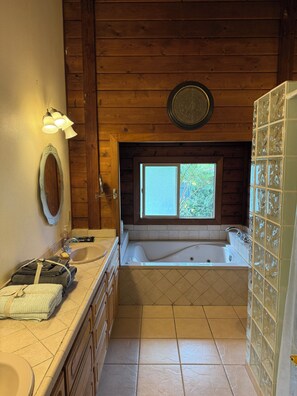 Towels, toilet paper - Just minutes from Green Sands Beach and Volcano! (Naalehu)