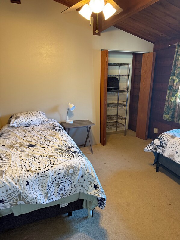 WiFi - Just minutes from Green Sands Beach and Volcano! (Naalehu)