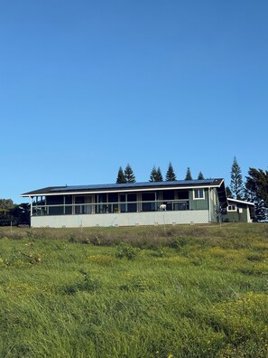 Exterior - Just minutes from Green Sands Beach and Volcano! (Naalehu)