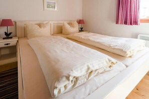 Rumah | 2 kamar tidur dan dilengkapi dengan perabotan berbeda-beda
