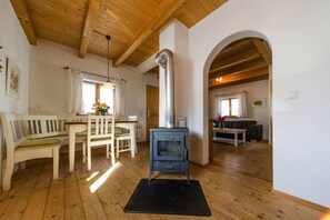 House | Living room - Ferienhaus im Landhausstil im Vital Camp Bayerbach (Bayerbach)