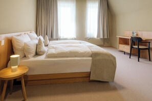 Desk, laptop workspace, blackout drapes, soundproofing - Haus Meeresstern (Wangerooge)