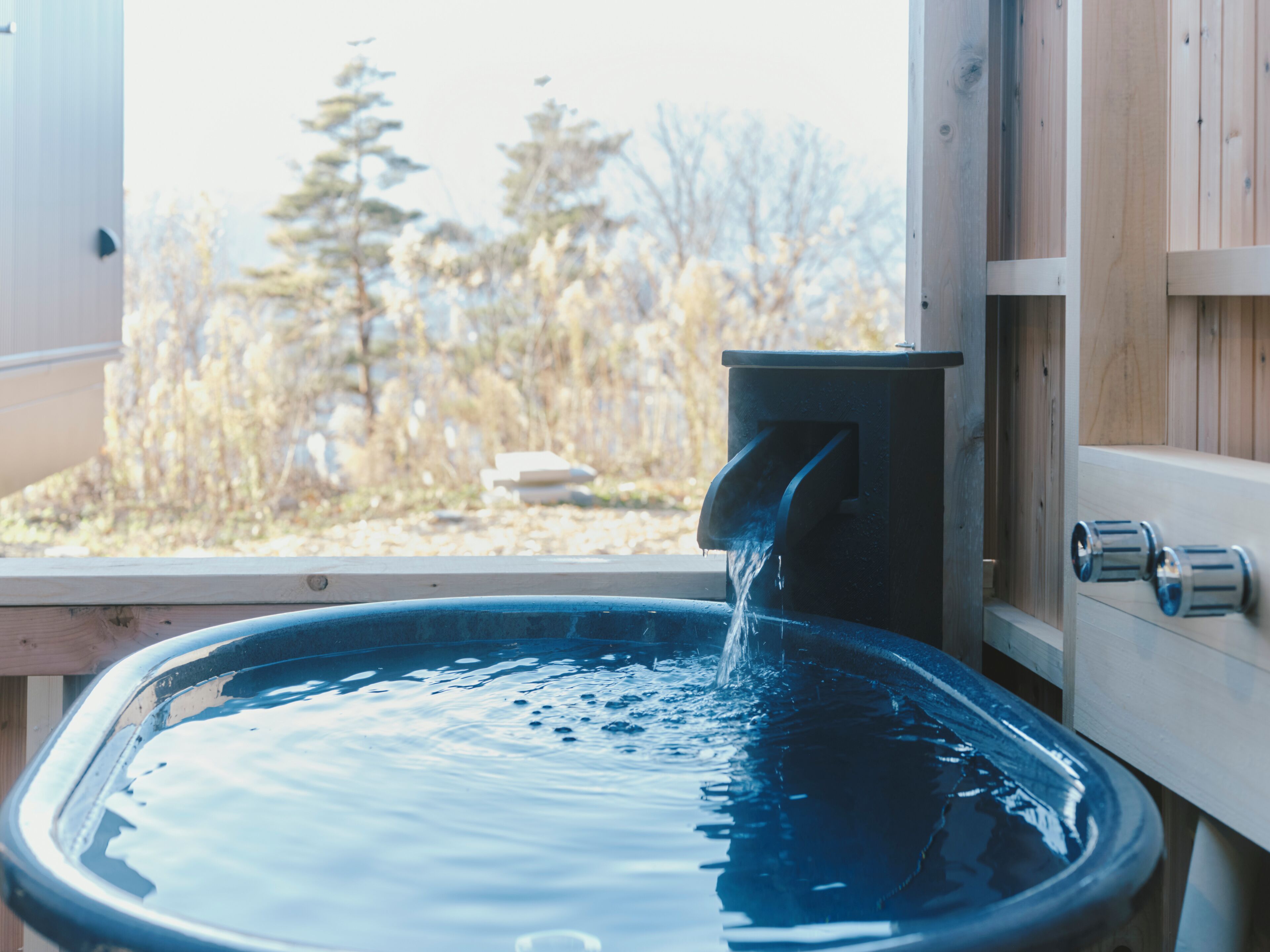 Twin Room, Mountain View | Bathroom | Hydromassage showerhead, hair dryer, towels, shampoo