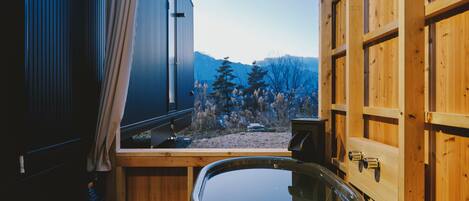 Zweibettzimmer, Bergblick | Badezimmer | Haartrockner, Handtücher, Shampoo, Toilettenpapier