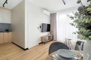 TV - Cozy Apartment | Air Conditioning | Balcony (Poznań)