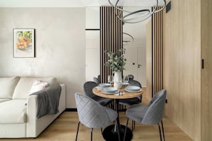 Dining - Cozy Apartment | Air Conditioning | Balcony (Poznań)