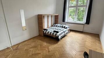 Habitación clásica doble, 1 cama doble | Escritorio y espacio para trabajar con un portátil