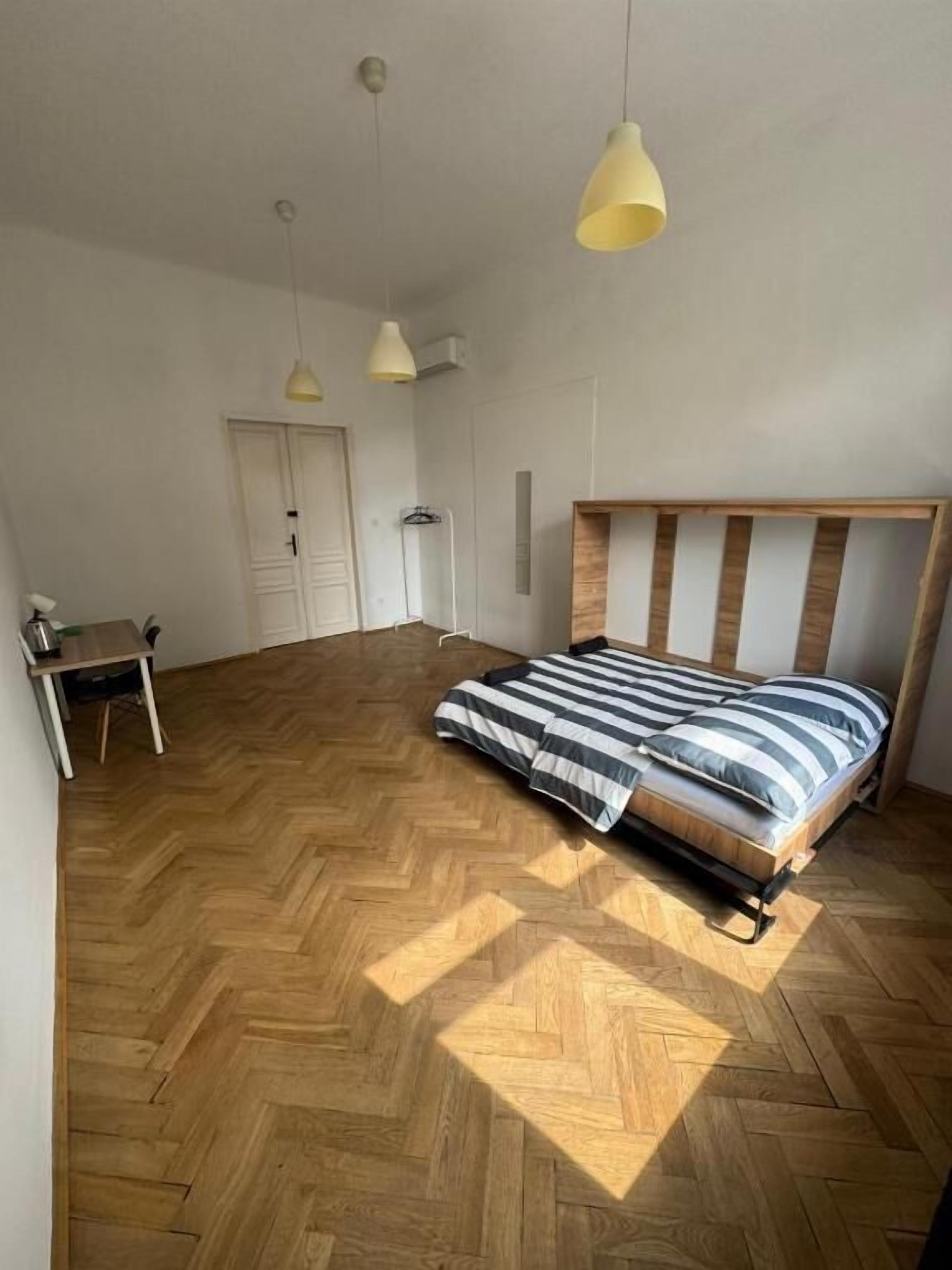 经典双人房, 1 张双人床 | 办公桌、笔记本电脑工作区、熨斗/熨衣板、免费 WiFi