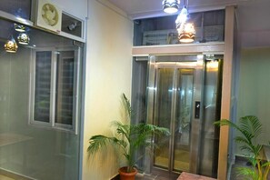 Interior - Hotel Roope Inn (Bengaluru)