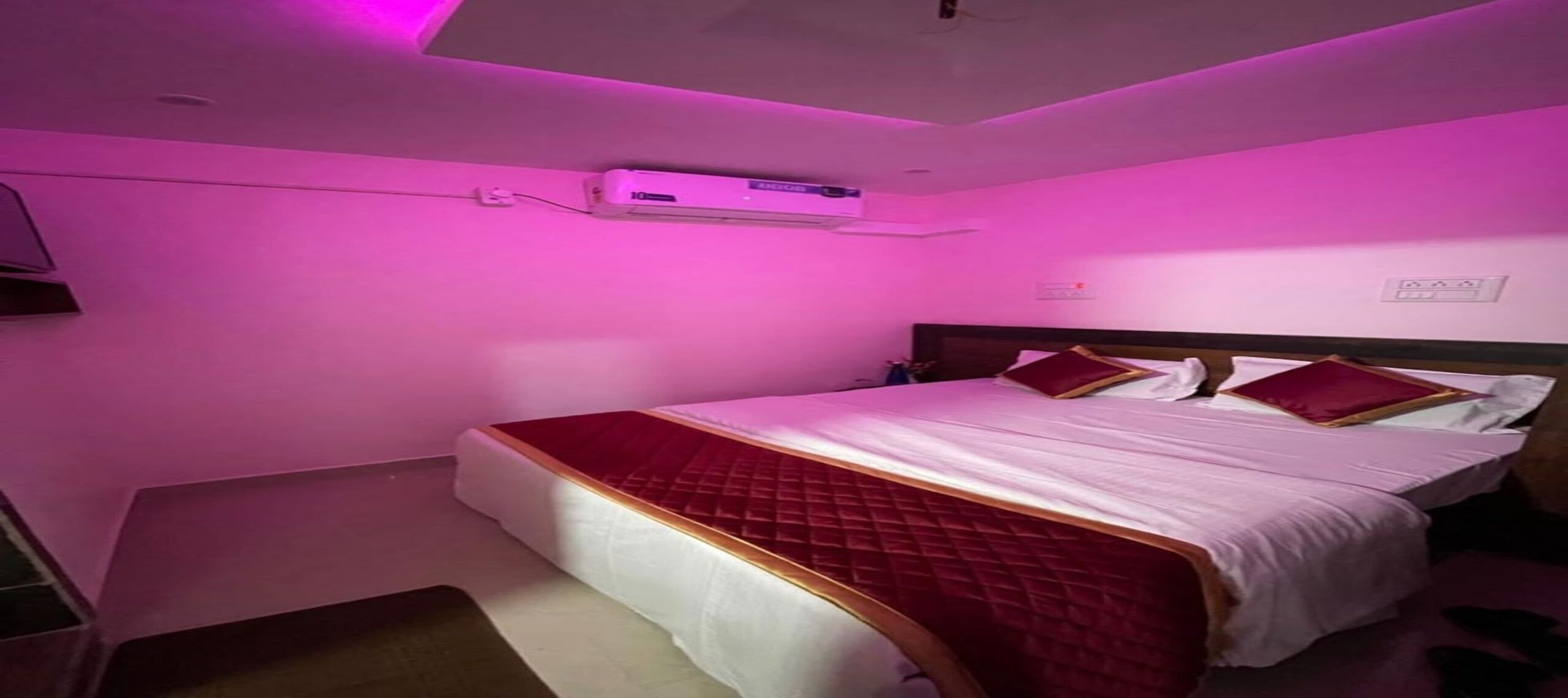 Deluxe Room | Free WiFi