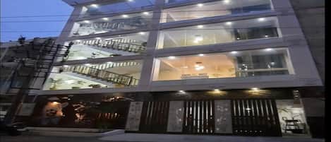 Framhlið gististaðar