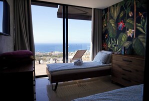 4 bedrooms, iron/ironing board, internet, bed sheets