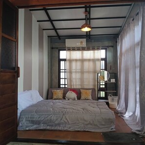 3 bedrooms, iron/ironing board, internet, bed sheets