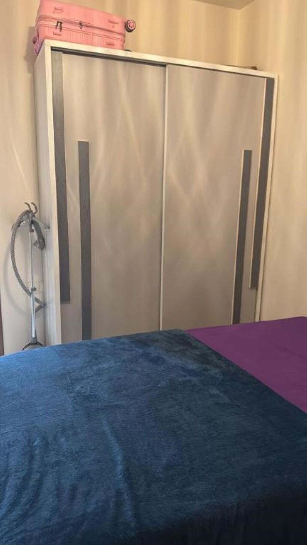 Tabla de planchar con plancha, internet y acceso para silla de ruedas 