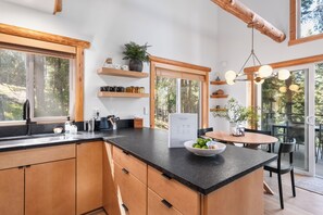 Fridge, microwave, oven, stovetop - Cozy Modern Cabin on 2 Acres in Teanaway Valley (Cle Elum)