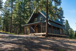 Exterior - Cozy Modern Cabin on 2 Acres in Teanaway Valley (Cle Elum)
