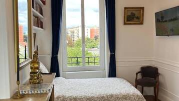 Ferros/tábuas de passar roupa, Wi-Fi, roupa de cama