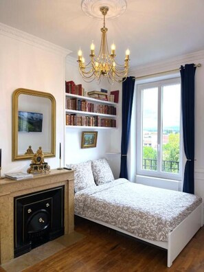 1 bedroom, iron/ironing board, WiFi, bed sheets - Not available (Villeurbanne)