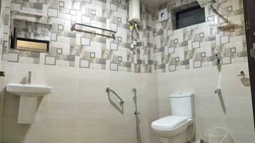 Standard Double Room | Bathroom