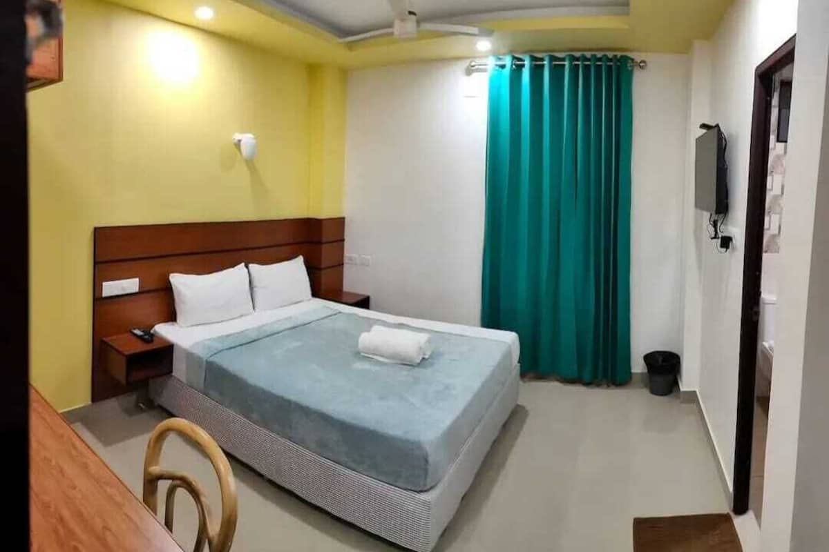 Standard Double Room | Desk, iron/ironing board (on request), WiFi (free)