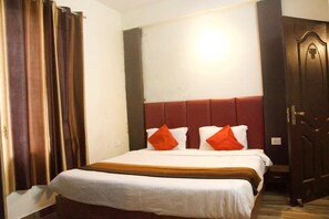 Standard Room | Rollaway beds, free WiFi, bed sheets - Hotel Dark Clouds (Sukha)