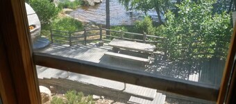 Comfy Cabin Retreat for 8 with Hot Tub & Sauna